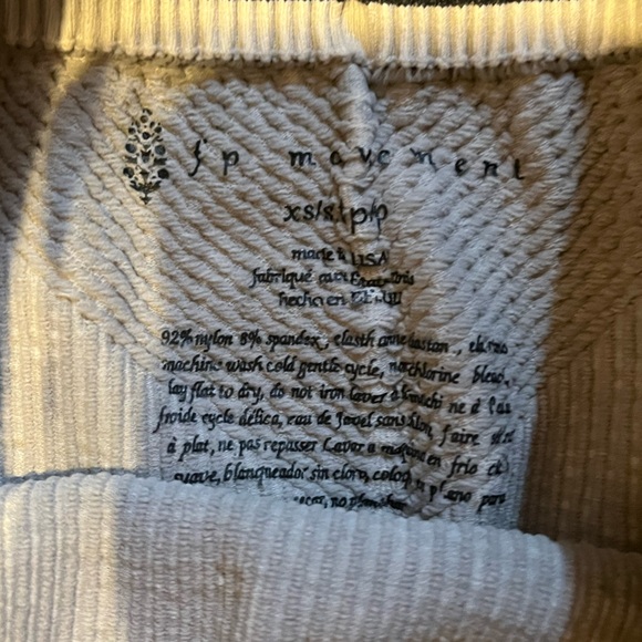 Free People FP Movement Prajna Short Vintage Stone Eagle Size XS - Picture 2 of 2